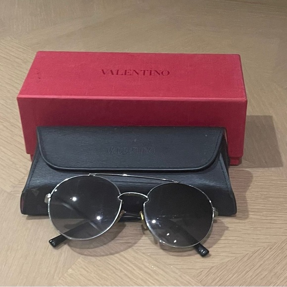 Valentino sunglasses - Picture 3 of 5